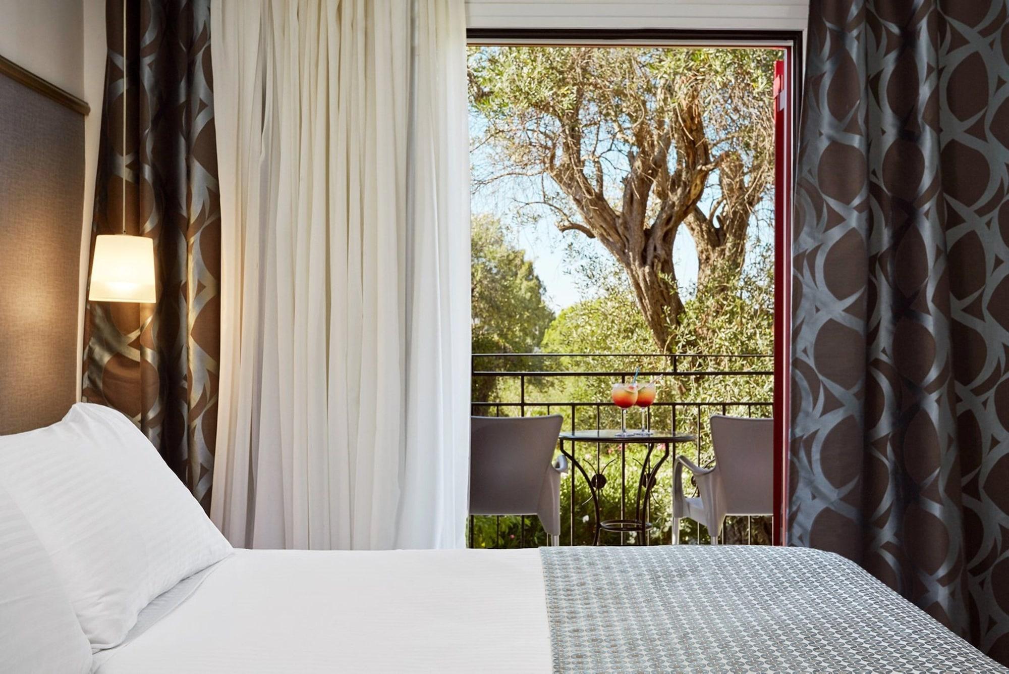 Sentido Apollo Palace Mesongí Exterior foto A room at the hotel