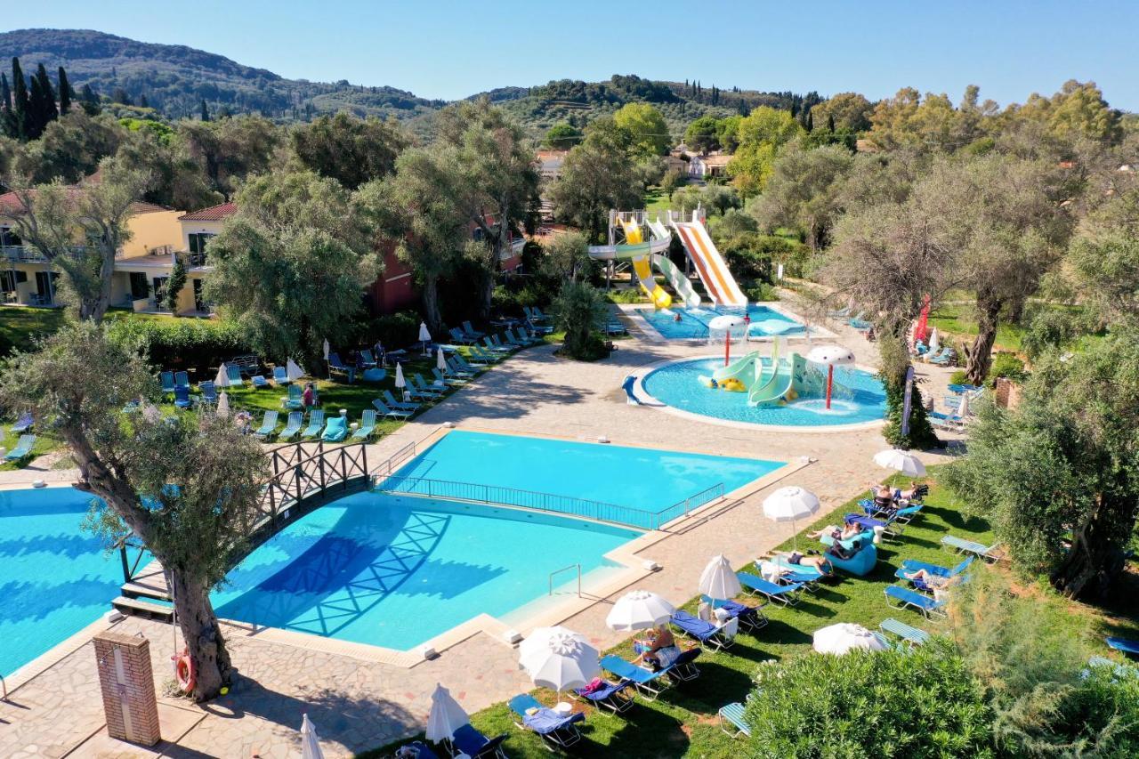 Sentido Apollo Palace Mesongí Exterior foto Aerial view of the water park