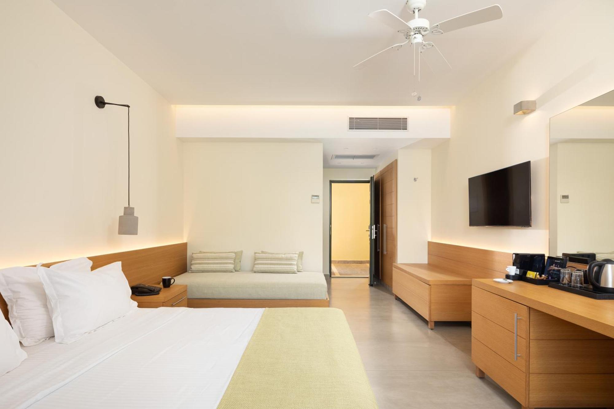 Sentido Apollo Palace Mesongí Exterior foto Deluxe Room