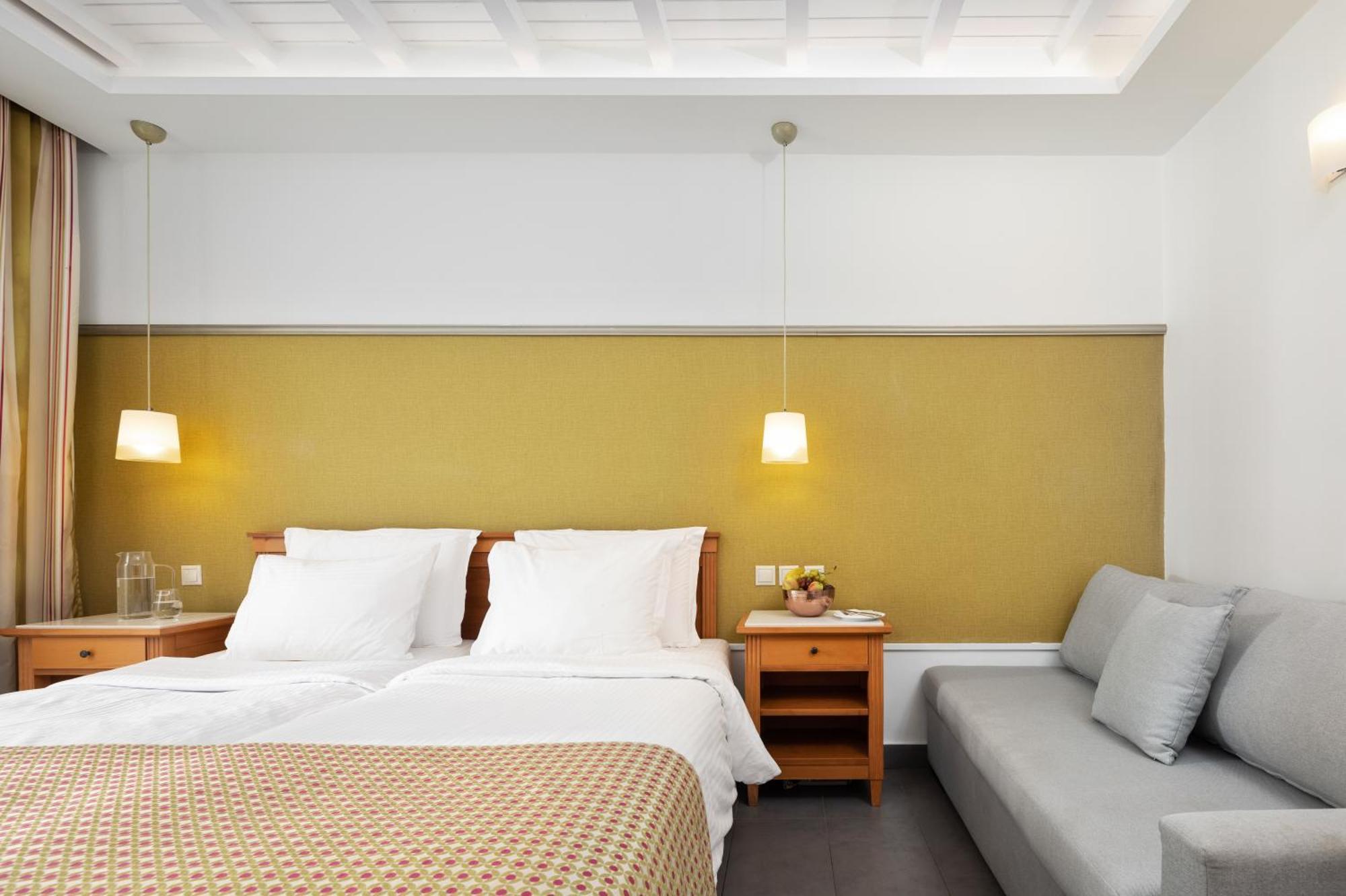 Sentido Apollo Palace Mesongí Exterior foto A room at the hotel