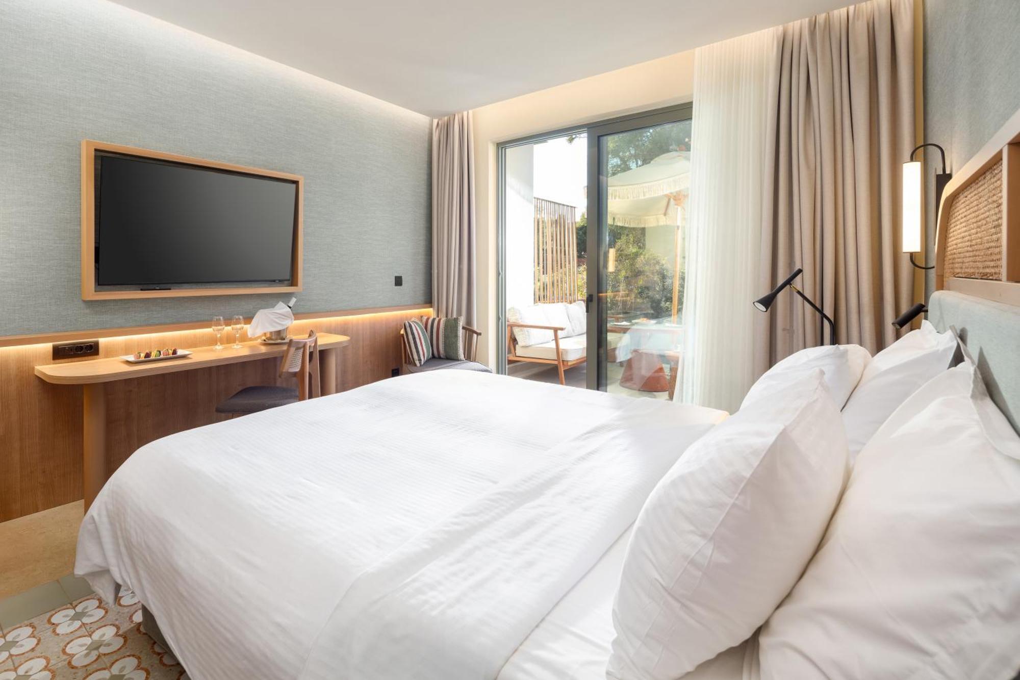 Sentido Apollo Palace Mesongí Exterior foto Deluxe room