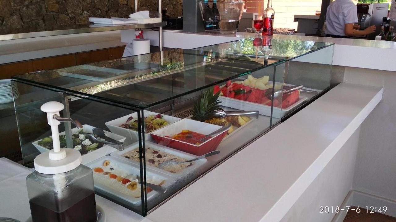 Sentido Apollo Palace Mesongí Exterior foto A salad bar