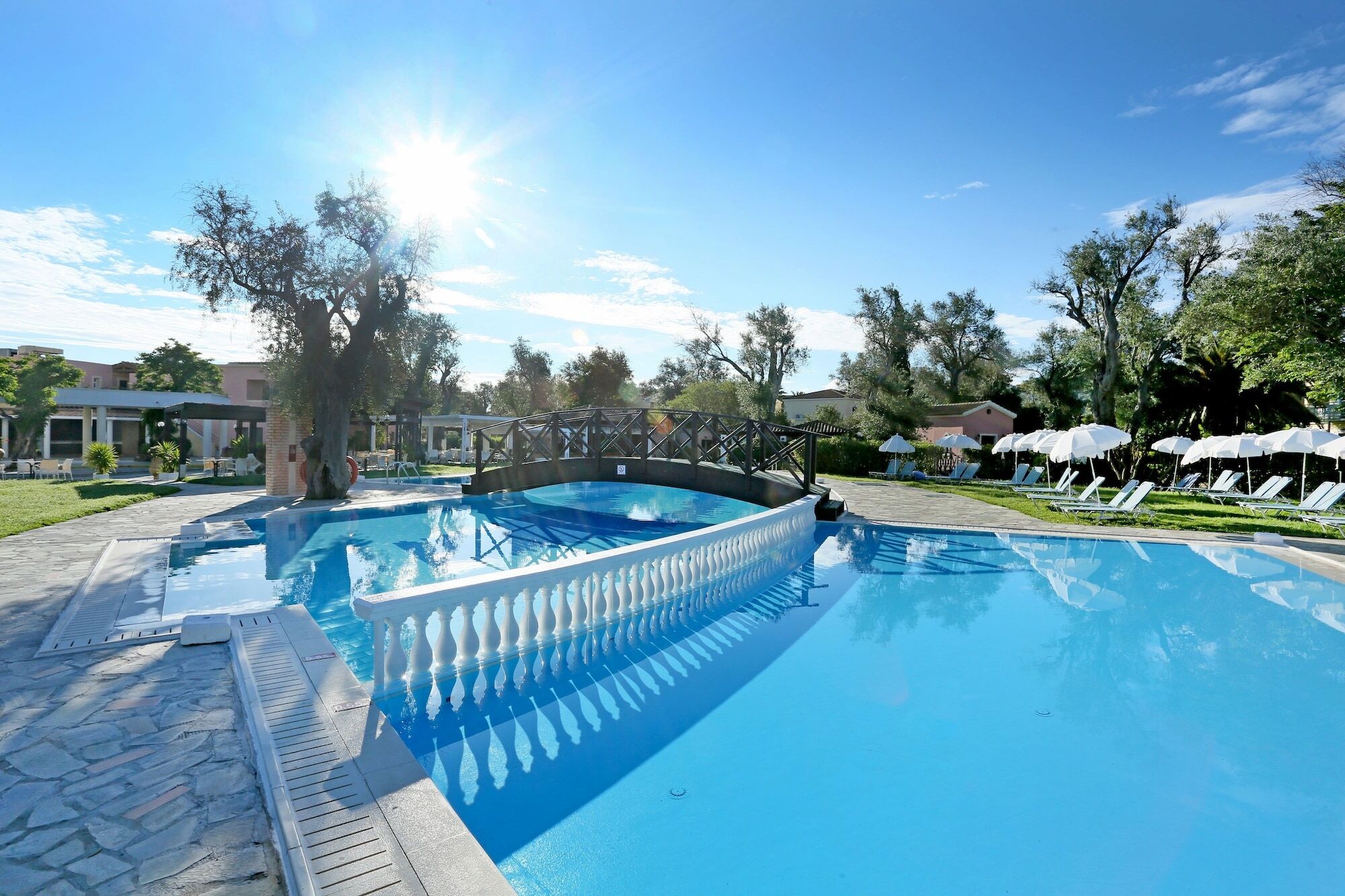 Sentido Apollo Palace Mesongí Exterior foto A swimming pool