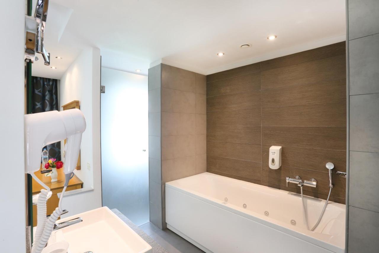 Sentido Apollo Palace Mesongí Exterior foto Bathroom